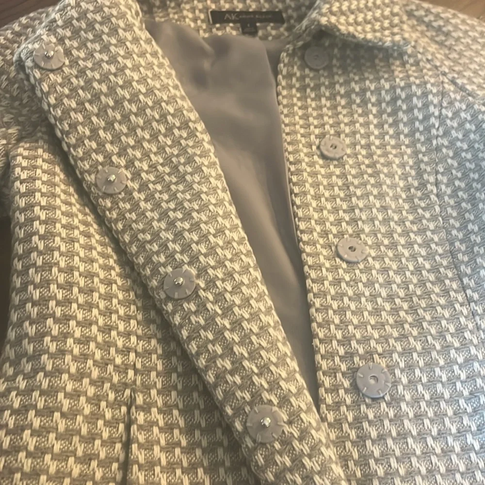 Anne Klein Light Grey/White Tweed Jacket With Pockets Size 6